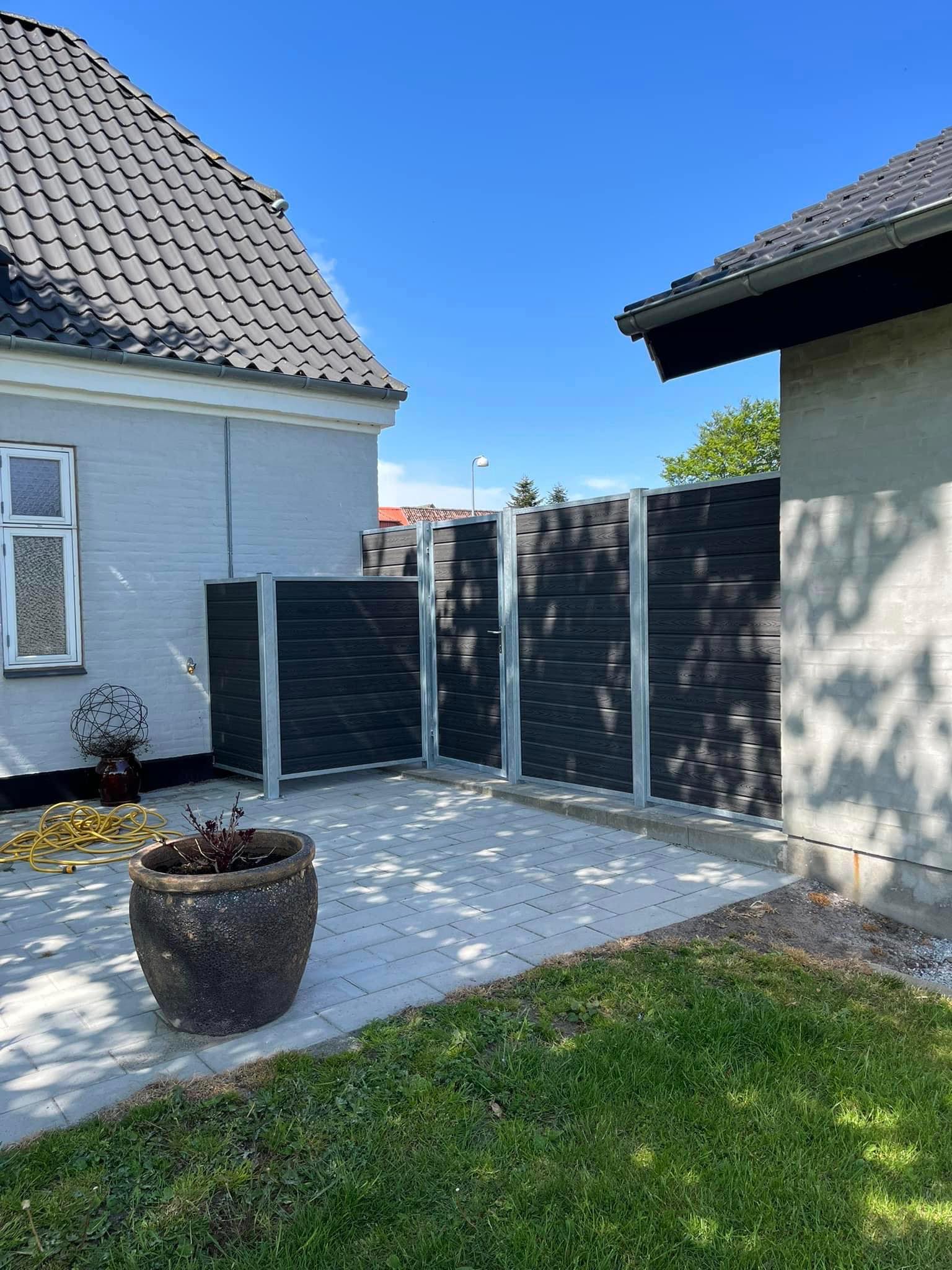 Komposithegn-basis-profil-med-staalstolper5 Komposit hegn