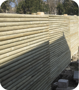 Vandret raftehegn med trykimprægneret træ Vandret raftehegn med trykimprægneret træ